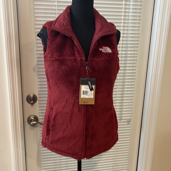 The North Face Mossbud REVERSIBLE Insulated Pomegranate Vest-Packable - Picture 6 of 7